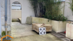AVANT Accès au jardin et espace diner extérieur