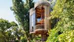 Cabane d'architecte en bois supendue format tour