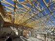 Construction de charpente en cours sur un corps de ferme en rénovation - Alixan 26300