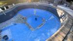 Début de chantier autour d'une piscine, terrassement réalisé pour construire un local technique – aménagement extérieur en Haute-Savoie.