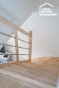 détail marches bois escalier dans maison rénovée