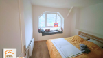 espace de vie sous combles, maison confortable Sallanches, rénovation pour famille, pièce lumineuse sous toit, combles pratiques et esthétiques
