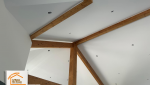 artisan charpente Mercury 73200, transformation plafond maison, travaux intérieur haut de gamme, plafond cathédral LED, rénovation esthétique Savoie