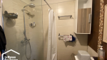 Salle de bain avant les travaux côté douche
