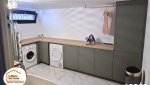 optimisation petit espace, buanderie salle de bain combinée, placard push-up sur-mesure, vasque tablier compacte, douche cabine invités