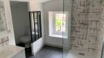 Verrières d'atelier à Outreau, entre les toilettes et l'espace salle de bain