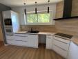 Cuisine tout équipée dans une maison