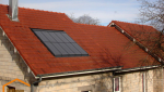 Réalisation d'une pose de panneaux solaires sur une couverture en tuiles mécaniques