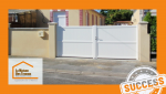 Installation d’un portail battant en PVC blanc à Vesoul : élégance, sécurité et durabilité pour sublimer l’entrée d’une maison.