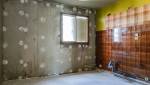 Dépose de l'ancien isolant dans une maison à Toulouse