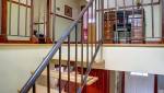 Mezzanine avec escalier et garde-corps bois