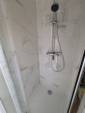 Douche installée dans la salle de bain d'une petite maison rénovée - Nantes (44000)