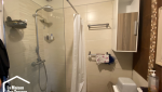 Salle de bain avant les travaux côté douche
