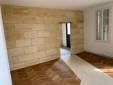 Maison avec parquet foncé au sol