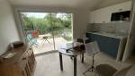 Porte verrière vue sur terrasse jardin extension maison La Maison Des Travaux Ales