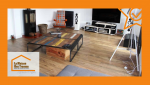 Un salon chaleureux à Foulayronnes, sublimé par un parquet haut de gamme et des murs parfaitement rénovés.