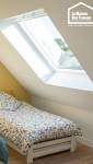 Chambre lumineuse avec velux aménagé