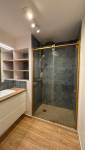 Salle de bain rénovée moderne et élégante – La Maison des Travaux Paris 17