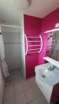 Vue d’ensemble de la salle de bain avant rénovation