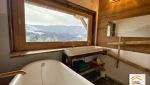 salle de bain chalet ancien, rénovation bâtisse agricole, baignoire vintage montagne, bois de récupération chalet, rénovation maison de caractère, la maison des travaux sallanches, courtier en travaux sallanches