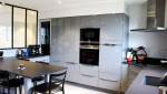 Conception d’une cuisine ouverte avec une verrière à Juvignac