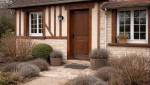 Ancienne porte d’entrée en bois à Touques