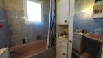 ancienne salle de bain style années 80