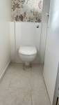 Toilette modernisée après rénovation