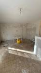 Vue de la cuisine pendant la rénovation à Bain-de-Bretagne