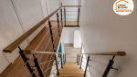  fabrication escalier sur mesure Divonne-les-Bains, marche bois massif Pays de Gex, structure métal Gex, rénovation séjour Ferney-Voltaire, design contemporain Valserhône