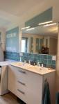 Meuble vasque moderne après rénovation de salle de bain