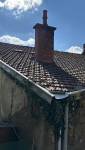 Rénovation de toiture à Onet le Château : tuiles cassées et pleines de mousses