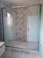 Salle de bain rénovée suite à un dégât des eaux - Bettant 01500