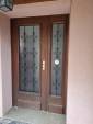 Porte d'entrée de maison avant travaux de menuiserie et rénovation énergétique - Lagnieu 01150