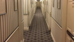 Moderniser les couloirs d’hôtel : éclairage, moquette et signalétique