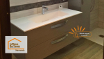Un meuble vasque suspendu au design épuré, alliant praticité et modernité pour une salle de bain lumineuse et facile à entretenir à Marmande.