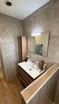 Nouvelle paroi de douche en attente de vitres
