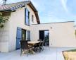 Une belle terrasse sur plots devant l'extension