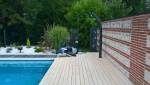 Rénovation complète d’une piscine avec terrasse en bois composite – Biarritz