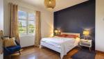 Chambre aux couleurs bleu intense - Rénovation de maison à Toulouse
