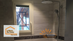 Barre de douche thermostatique avec pommeau pluie en inox pour un confort optimal et un style contemporain.