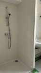 Douche PMR accessible rénovation par La Maison Des Travaux Bruz