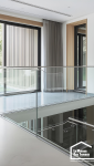 Escalier design avec verrière en acier