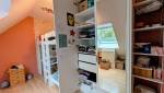 Aménagement intérieur d’un placard sur-mesure pour chambre réalisé par La Maison Des Travaux Bruz