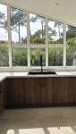 Une vue directe sur le jardin depuis la nouvelle cuisine