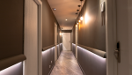 Moderniser les couloirs d’hôtel : éclairage, moquette et signalétique