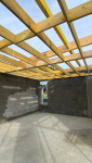 Extension de la maison vue sur les poutres