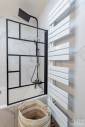 Verrière de salle de bain noire