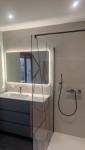 Nouveau meuble vasque et paroie de douche graphique et design