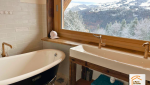 rénovation chalet Praz-sur-Arly, salle de bain rustique montagne, transformation étable habitation, artisan rénovation chalet alpage, courtier travaux Haute-Savoie, la maison des travaux chamonix